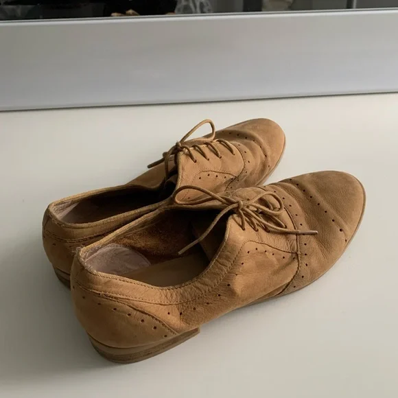 Franco Sarto Suede Oxford Shoes in Beige - Classic Lace-Up Franco Sarto Oxford Suede Comfort Shoes for Women for sale  main image 2
